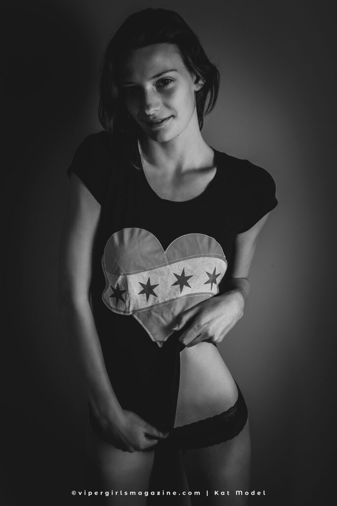 ViperGirls magazine, Kat Model. Viper Girls. Glamour beauty Models. Nude, Sensual, Erotic Photoshoot. Chicago T shirt.